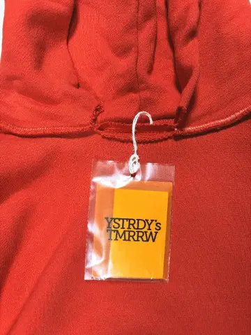 YSTRDY's TMRRW 레드 후드 부착 후드티