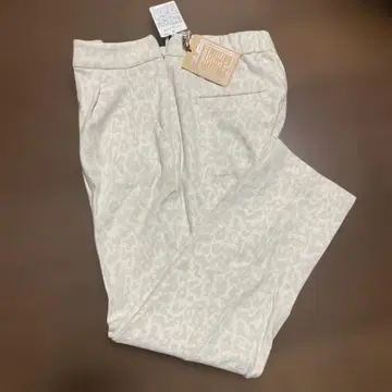 BEARDSLEY 레오파드 무늬 슬랙스