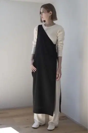 BYOKA 비요카 원 숄더 에이프런 살롱 블랙