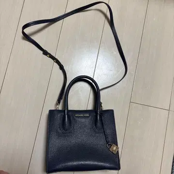 MICHAEL KORS 네이비 숄더백