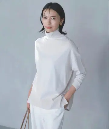 [새상품] UNFILO M 터틀넥 아이보리