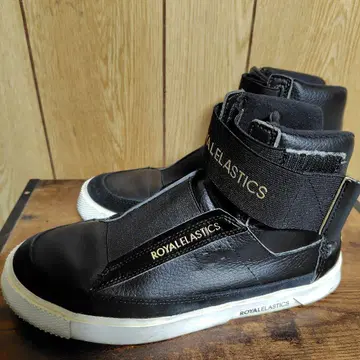 ROYAL ELASTICS 블랙 하이컷 스니커즈