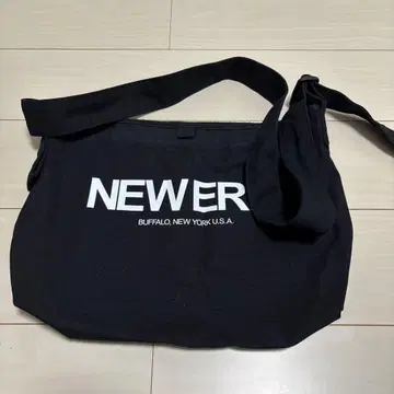 NEWERA 블랙 숄더백