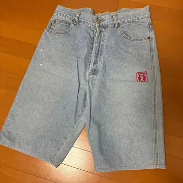 bitch 데님 숏팬츠 라이트 블루