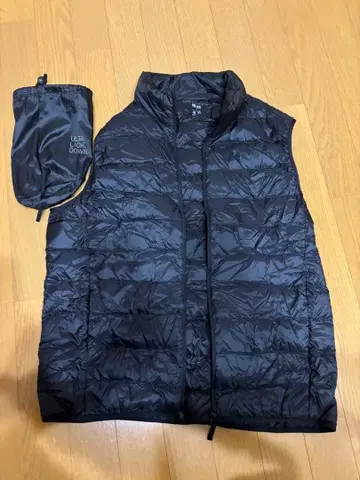 UNIQLO 울트라 라이트 다운 베스트 수납 파우치 포함