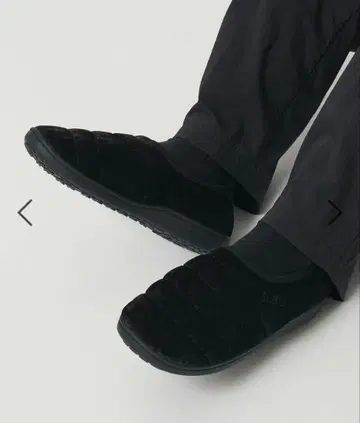 SUBU DOTS VAMP VELVET 샌들 블랙