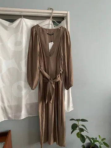 ZARA 베이지 롱 원피스 긴팔