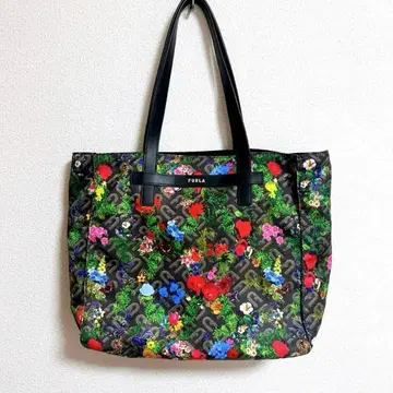 [ FURLA ] 꽃무늬 올 패턴 나일론 가죽 블랙 토트백 새상품급 훌라
