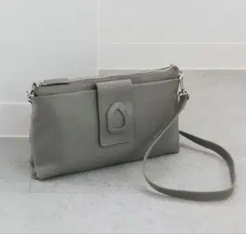 [새상품] ear PAPILLONNER 이아파피요네 숄더백