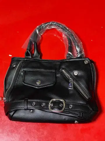 블랙 합성 피혁 숄더백