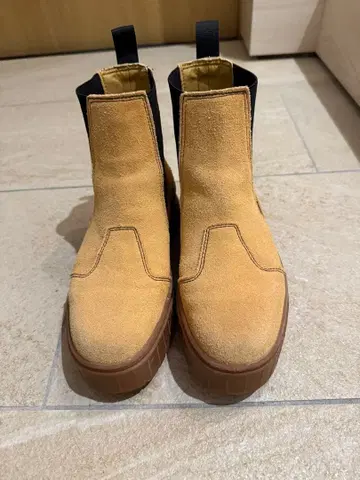 베이지 스웨이드 사이드 고어 부츠