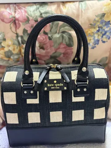 미사용에 가까운 kate spade 체크 무늬 핸드백
