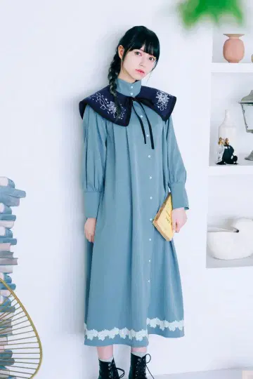 카라 부착 파랑 드레스