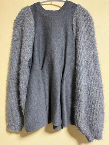 그레이 복슬복슬 소매 니트 긴팔