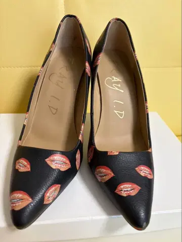 블랙 스틸레토 하이힐 프레이 아이디