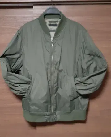 유니클로 XL 올리브 그린 MA-1 자켓