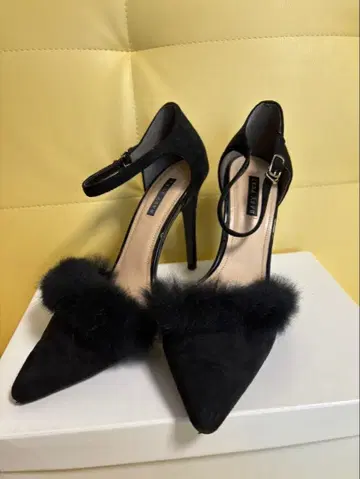 BABY PURE 블랙 퍼 하이힐 24.0cm