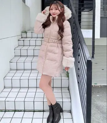 NOMAE 라메 트위드 롱 다운 코트