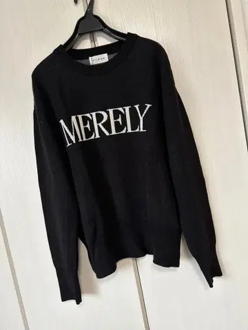 새상품 15400엔 CLOVE 인터샤 편직 로고 니트 (블랙)