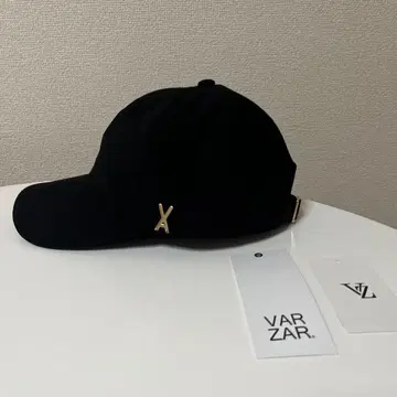 VARZAR 바자르 캡 블랙 골드 스터드 택 포함 배송비 포함