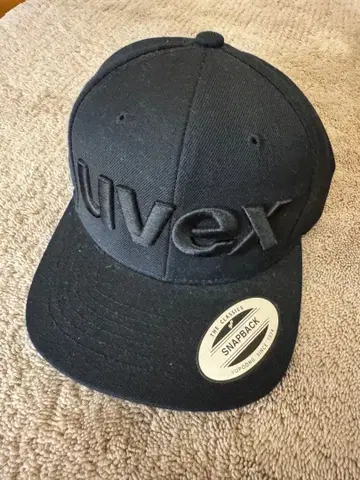 미사용 uvex 캡 블랙 SNAPBACK YUPOONG