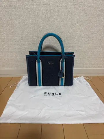 FURLA 네이비/블루 핸드백