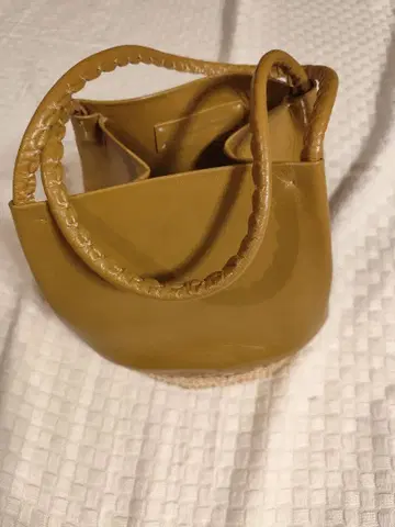 와란와얀 가죽 바스켓백