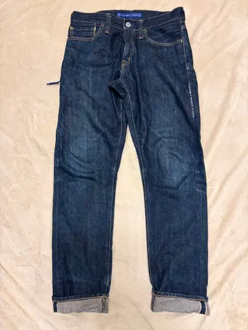 VANQUISH & FRAGMENT 테이퍼드 데님