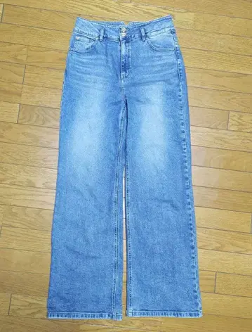 GUESS 라이트 블루 스트레이트 데님