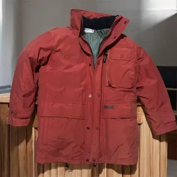 맥레거 카키색 다운 자켓 후드 부착