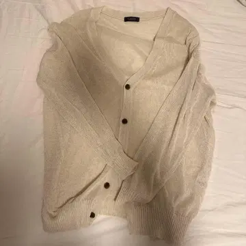 아이보리 니트 가디건 버튼 포함