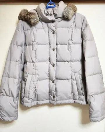 그레이 후드 부착 다운 자켓