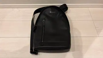 MICHAEL KORS 블랙 가죽 바디백