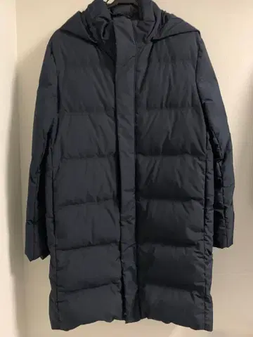 유니클로 심리스 다운 롱 코트 네이비 M 사이즈