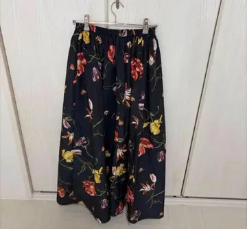 EMMEL REFINES 미디엄 플라워 프린트 볼륨 스커트