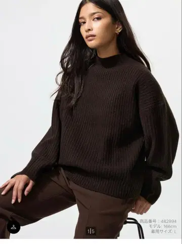 UNIQLO 수플레얀 모크넥 스웨터 다크 브라운 XS 사이즈