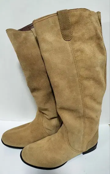 베이지 스웨이드 롱 부츠 플랫