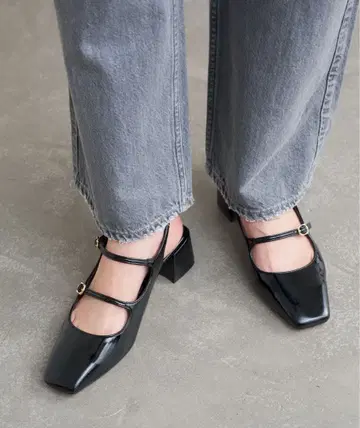 이번 시즌 AW 현행 모델 4cm W 스트랩 슬링백