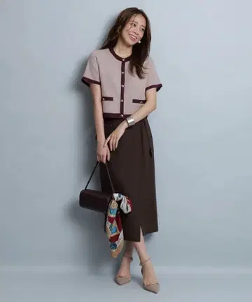 이번 시즌 JUSGLITTY 랩 디자인 타이트 스커트 브라운 미들