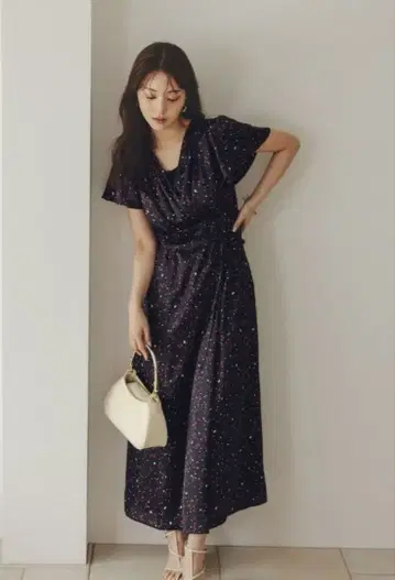 Apuweiser-riche 체리 프린트 카슈쿨 원피스 이번 시즌