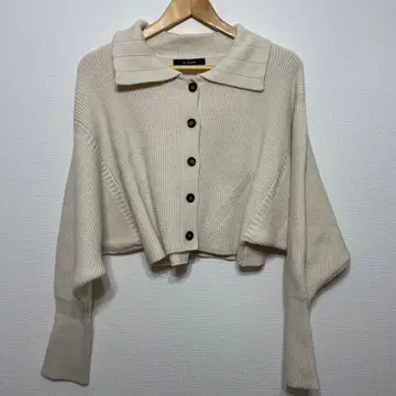거의 새상품 w closet 아이보리 크롭 가디건