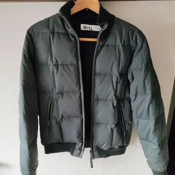 거의 미사용 다운 점퍼 블랙