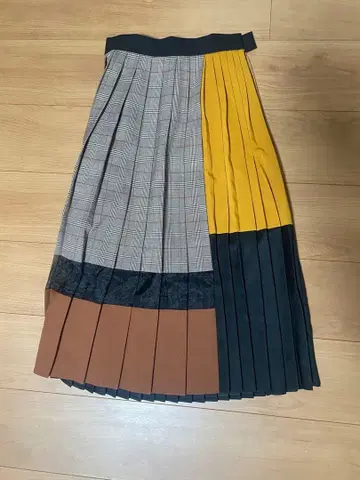 유나이티드 도쿄 플리츠 스커트 S 사이즈