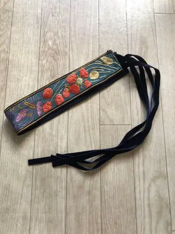 꽃무늬 자수 벨트