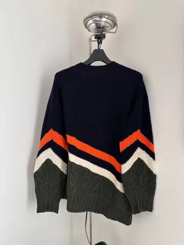 sacai 지그재그 스트라이프 니트 스웨터