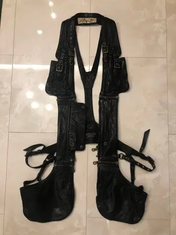 SHARE SPIRIT 가죽 베스트