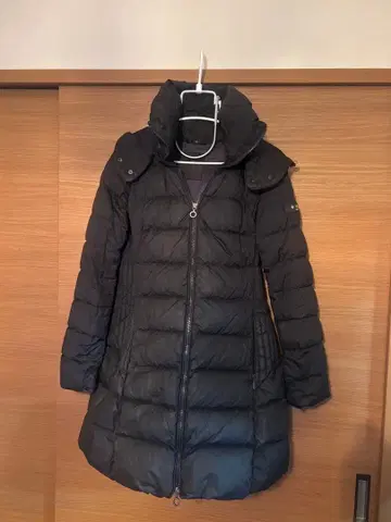 TATRAS 후드 부착 블랙 다운 자켓