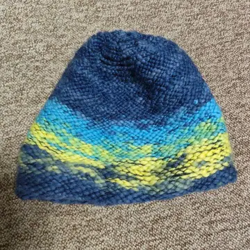 파랑과 옐로우 컬러의 그라데이션 니트 모자
