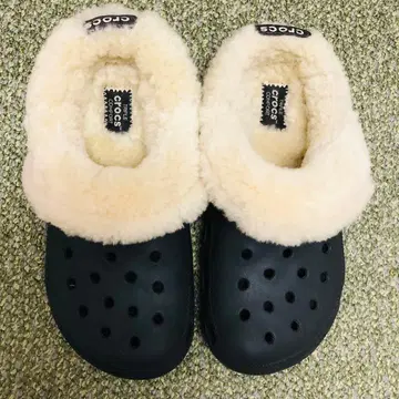 crocs 퍼 인솔 클로그 샌들 블랙