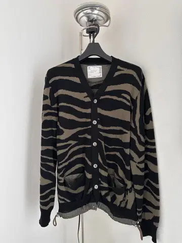 sacai 제브라 패턴 버튼 가디건